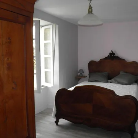 De Caractere Avec Etang Prive, Jardin Clos Et Cheminee, Parfait Pour Les Familles Payre-sur-Vendee