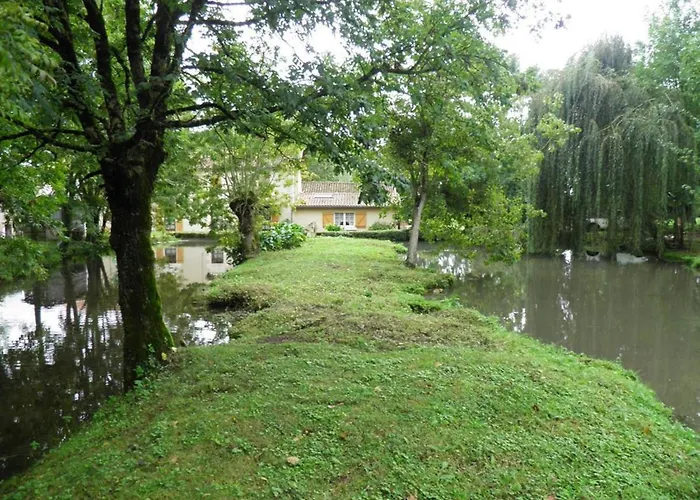 De Caractere Avec Etang Prive, Jardin Clos Et Cheminee, Parfait Pour Les Familles - Fr-1-426-121 Nyaraló