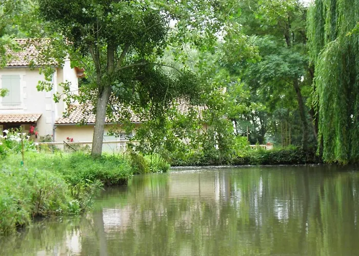 De Caractere Avec Etang Prive, Jardin Clos Et Cheminee, Parfait Pour Les Familles - Fr-1-426-121 Payré-sur-Vendée